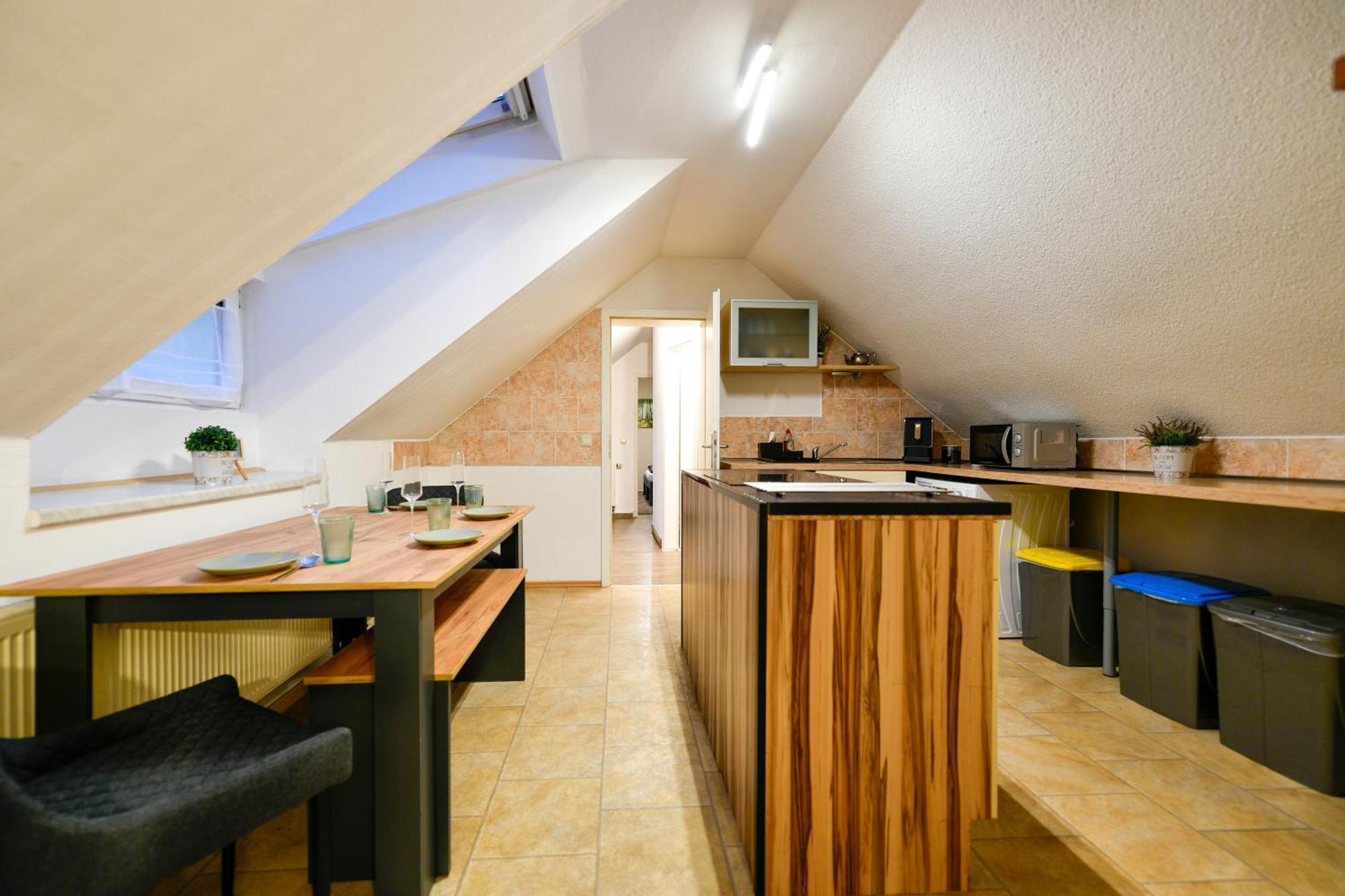 Grosses Spree Apartment, 3 Schlafzimmer Bis 10 Personen, 4X Kfz Parkplatz, Terrasse, Waschtrockner, Wlan, Netflix コットブス エクステリア 写真